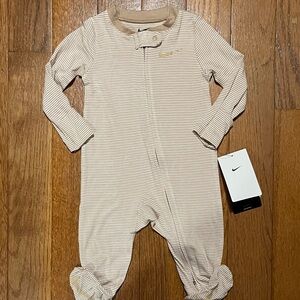 NWT Nike Zipper Sleeper Size 6 months